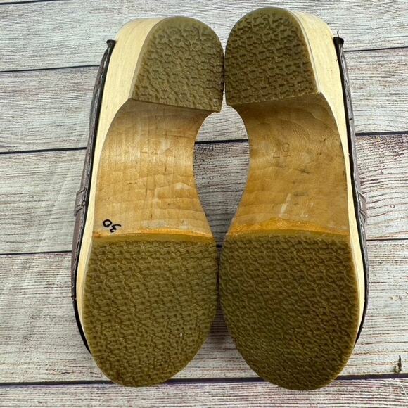 MIA Swedish Clogs Sz 37/7 Brown Gold Chain Slip On Wooden Leather - Picture 9 of 10